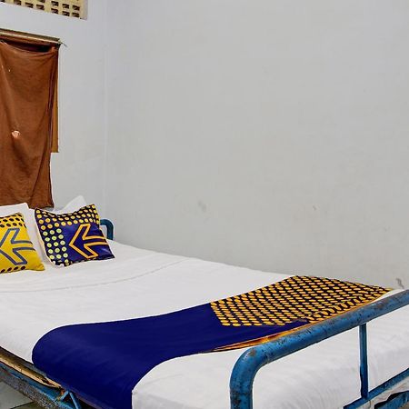 Spot On 92336 Hotel Sukowati Surakarta  ภายนอก รูปภาพ