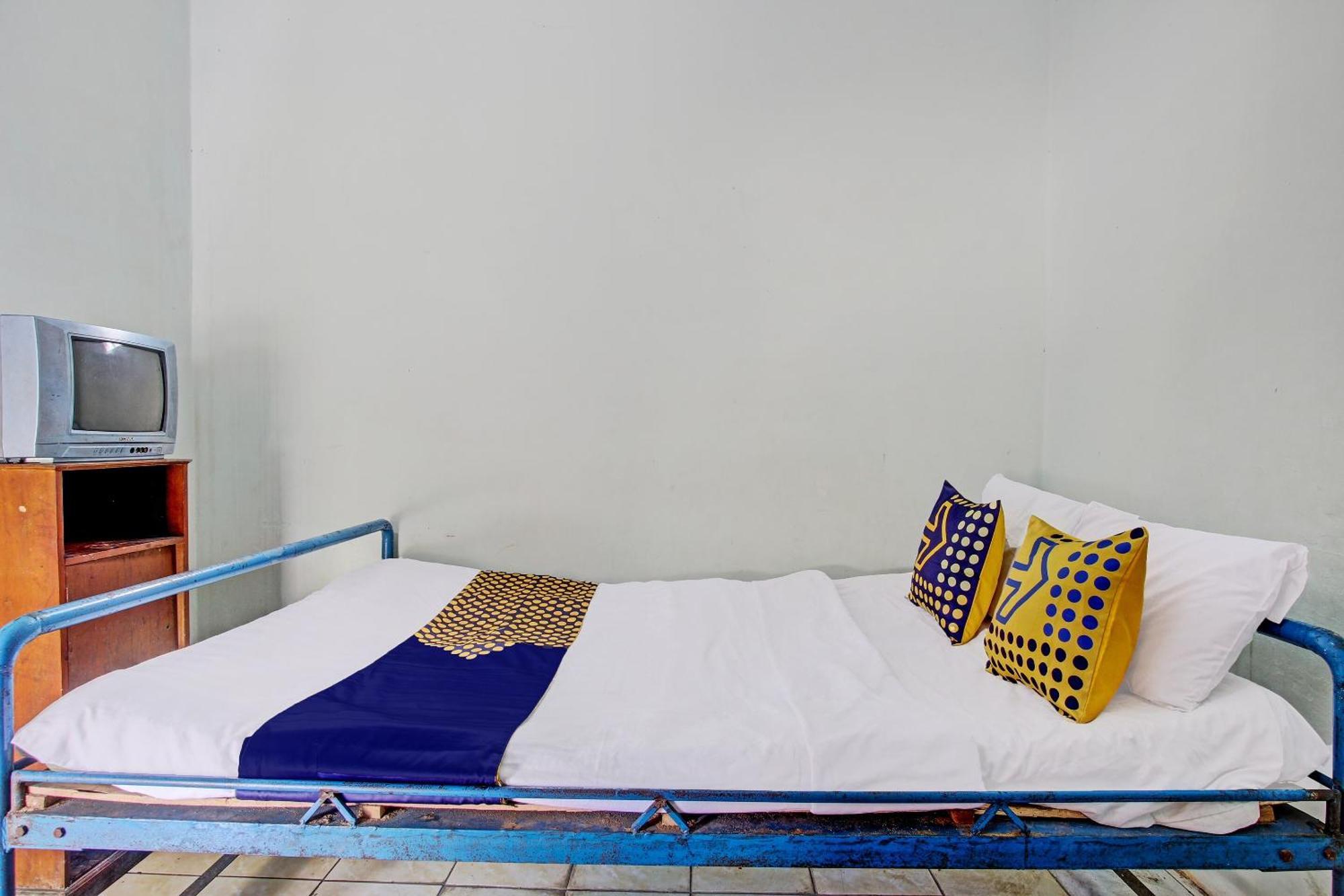 Spot On 92336 Hotel Sukowati Surakarta  ภายนอก รูปภาพ
