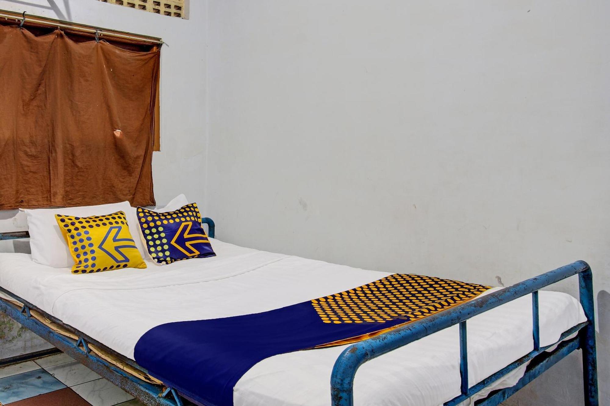 Spot On 92336 Hotel Sukowati Surakarta  ภายนอก รูปภาพ