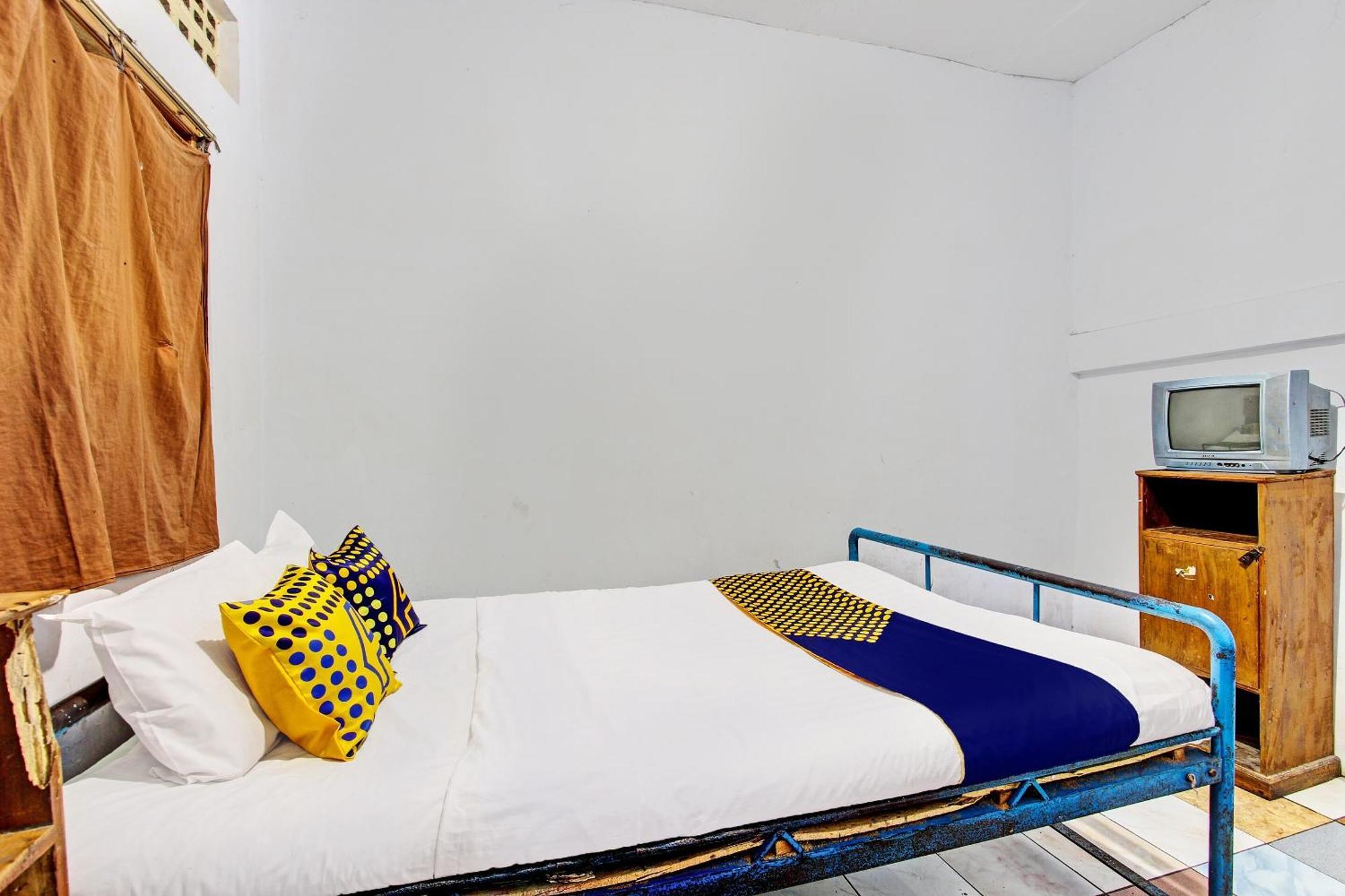 Spot On 92336 Hotel Sukowati Surakarta  ภายนอก รูปภาพ