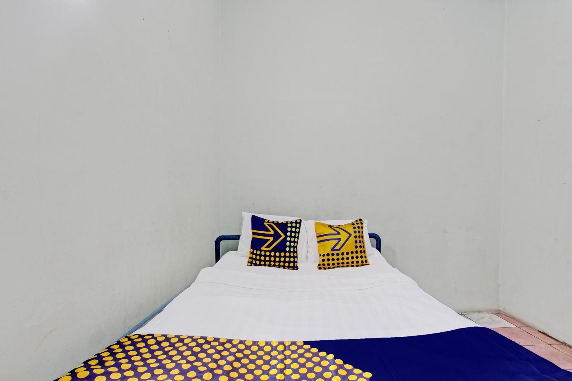Spot On 92336 Hotel Sukowati Surakarta  ภายนอก รูปภาพ