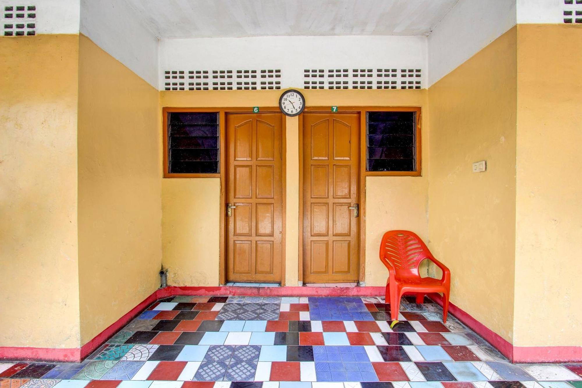 Spot On 92336 Hotel Sukowati Surakarta  ภายนอก รูปภาพ