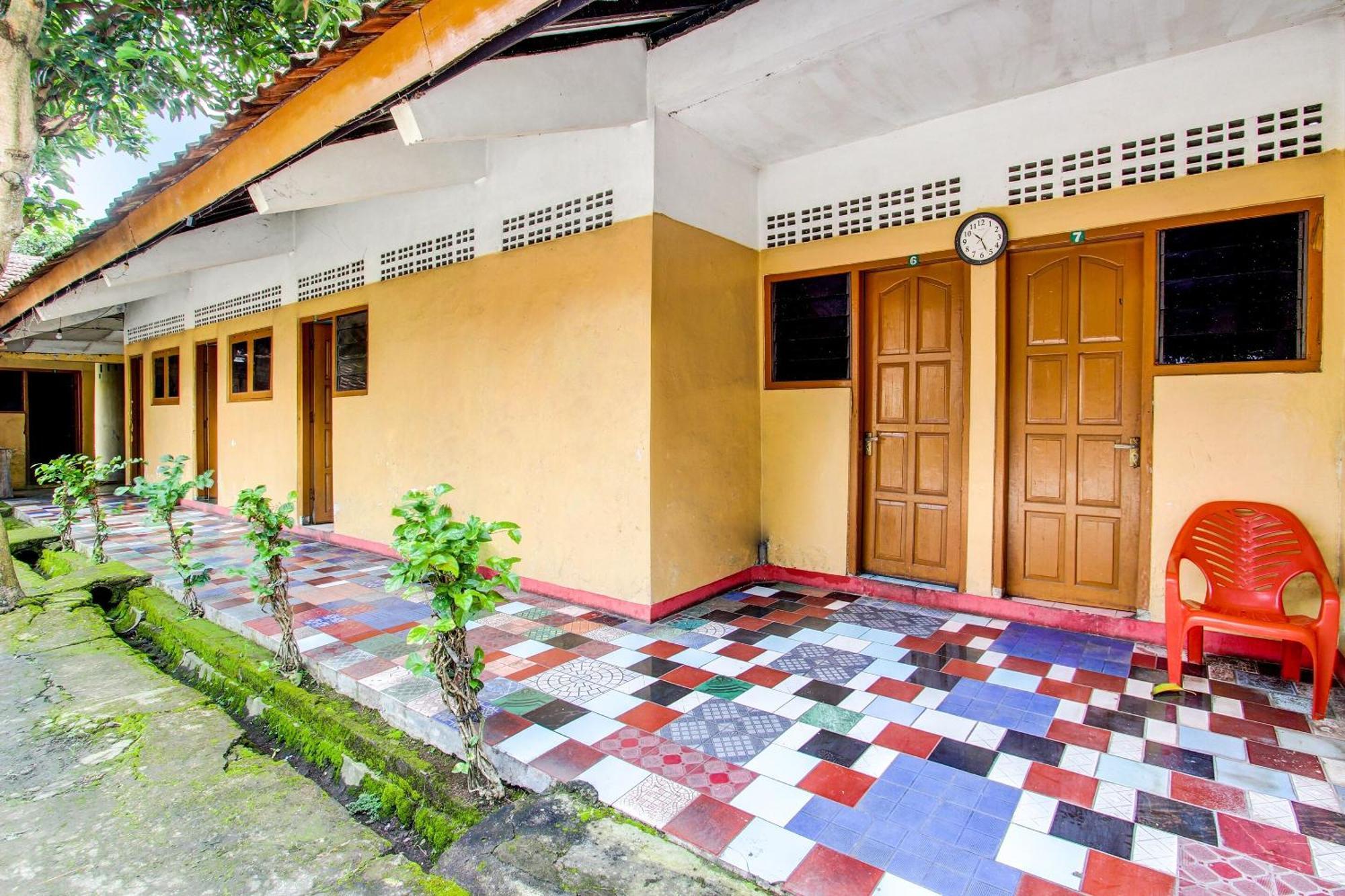 Spot On 92336 Hotel Sukowati Surakarta  ภายนอก รูปภาพ