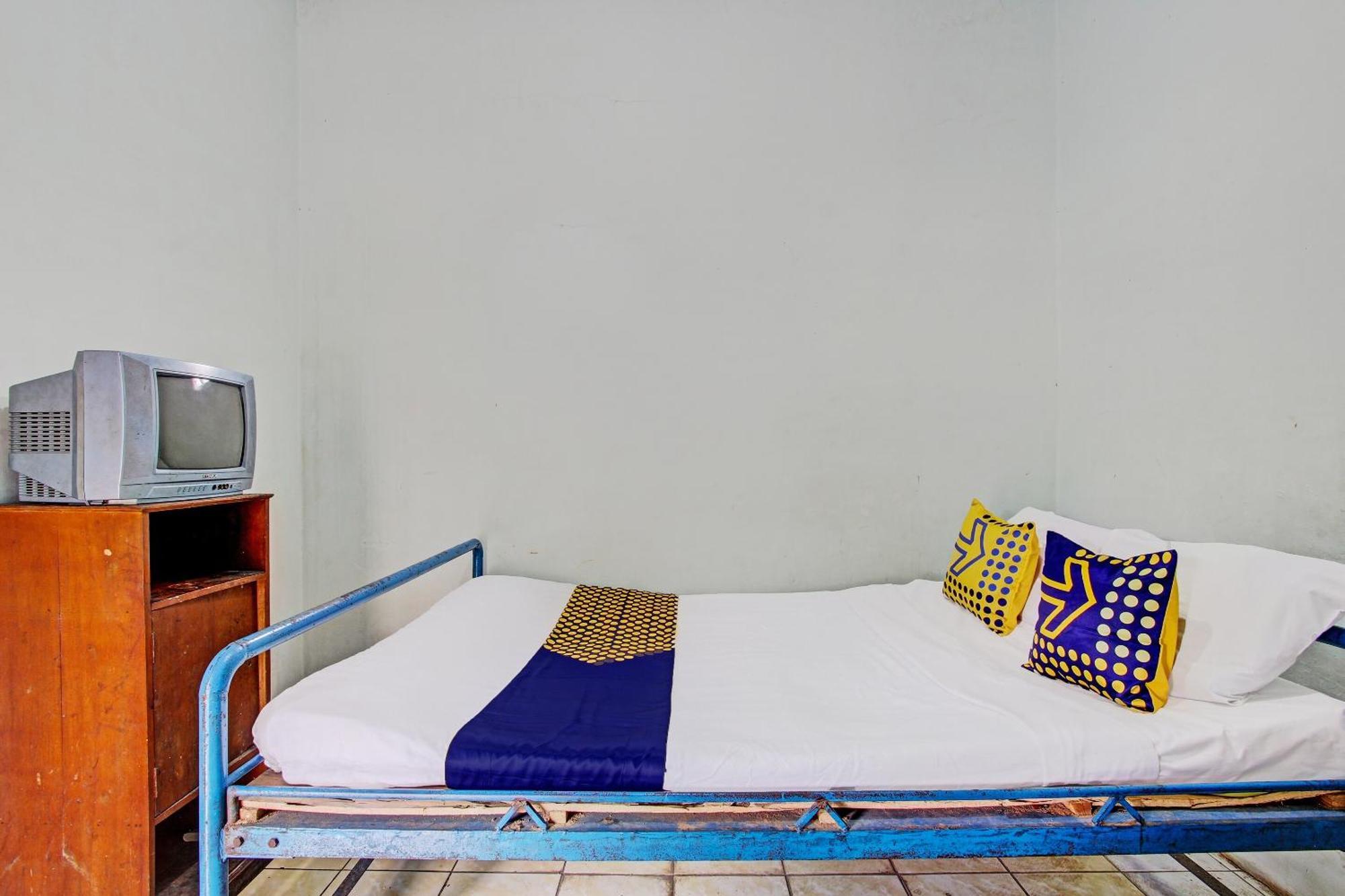 Spot On 92336 Hotel Sukowati Surakarta  ภายนอก รูปภาพ