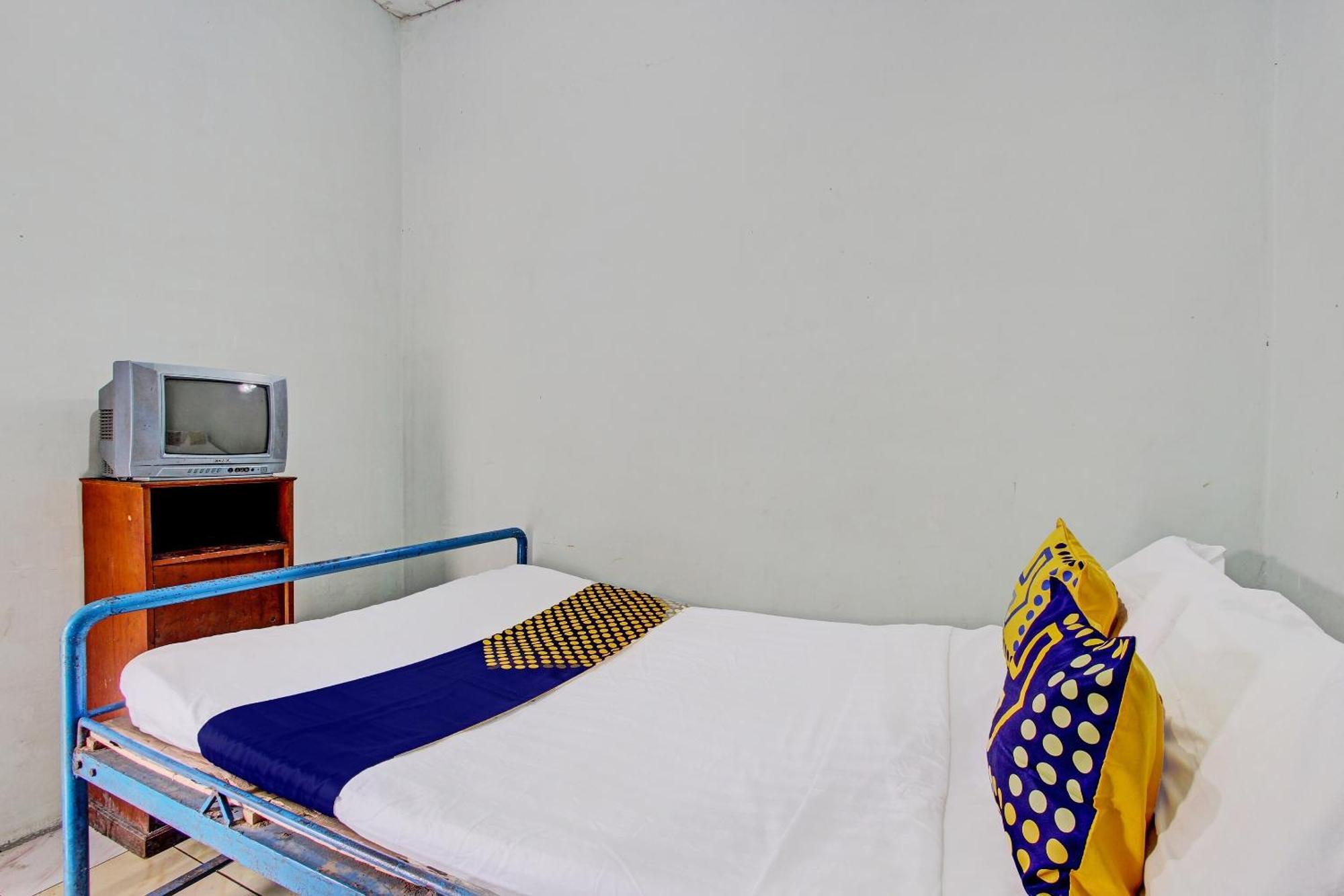 Spot On 92336 Hotel Sukowati Surakarta  ภายนอก รูปภาพ