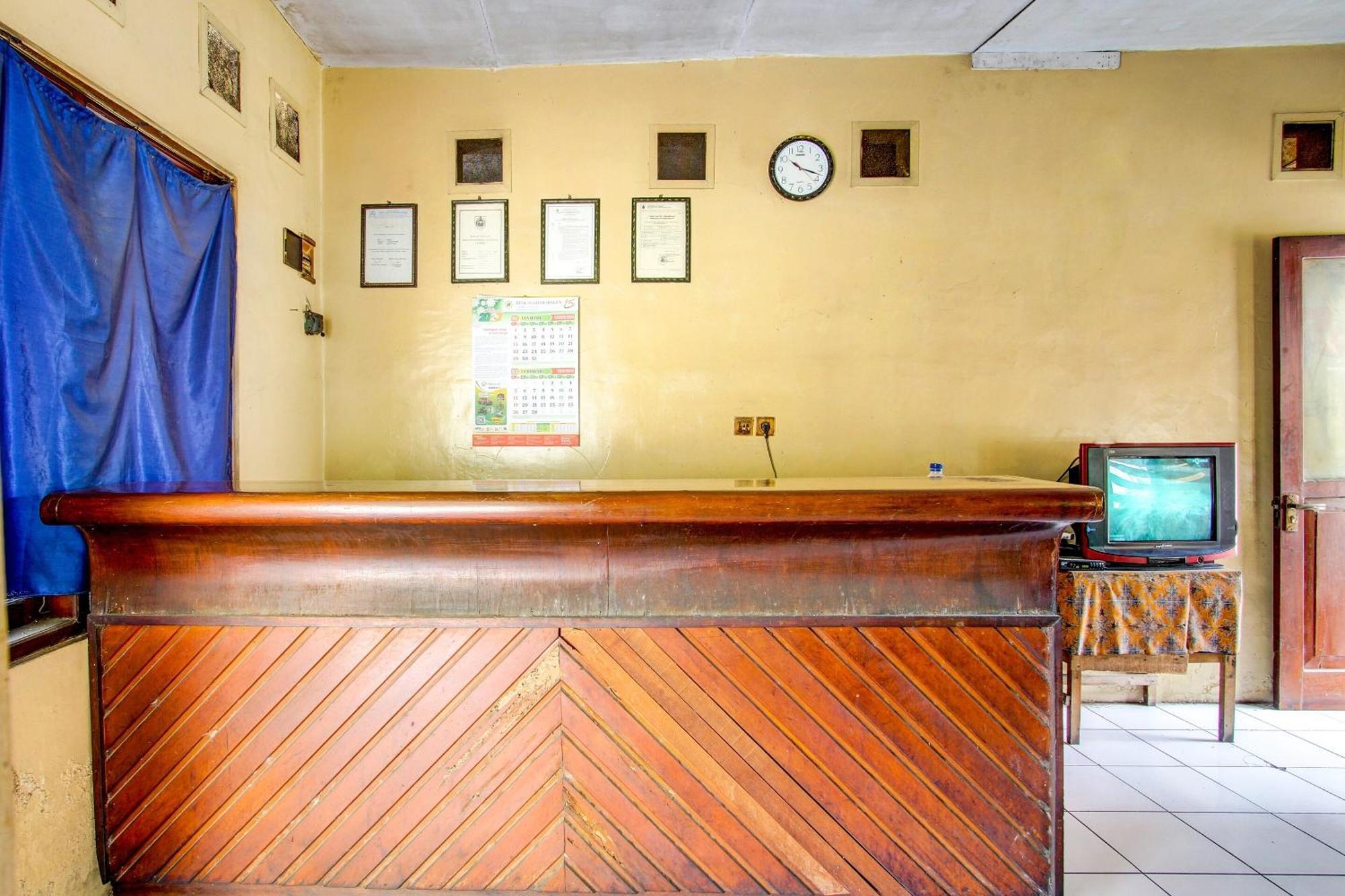 Spot On 92336 Hotel Sukowati Surakarta  ภายนอก รูปภาพ
